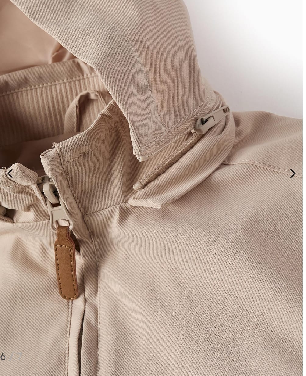 CHAQUETA BEIGE, CAPUCHA DESMONTABLE